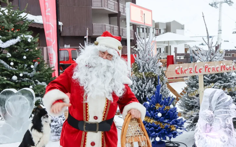 Santa Claus in the streets of Val Thorens