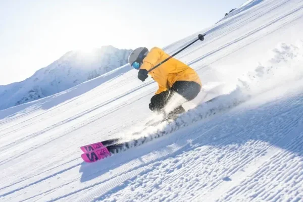 Ski sur piste piste damée