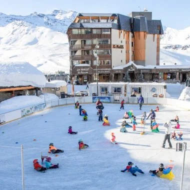 Ice rink Val Thorens with children